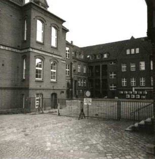 Calau, Joachim-Gottschalk-Strasse 36. Kreissparkasse und Kreisverwaltung (1901/1903; Dieffenbach). Hofansicht