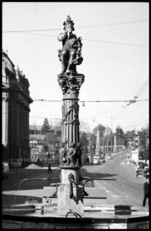 Bern: Kindlifresserbrunnen, mit Figur