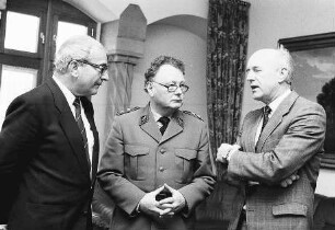 Freiburg im Breisgau: Regierungspräsident Norbert Nothhelfer empfängt den Schweizer Militärattaché