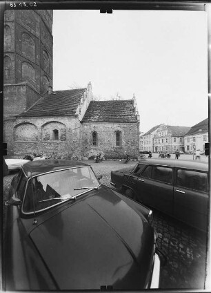 Luckau. Ehem. Georgenkapelle mit Hausmannsturm (Baubeginn wohl 2. V. 13. Jh., Turmbau um 1500). Teilansicht von Südsüdost
