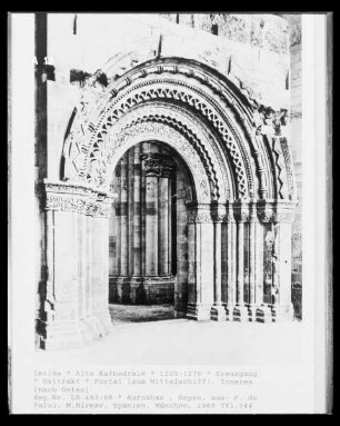 Portal zum Mittelschiff