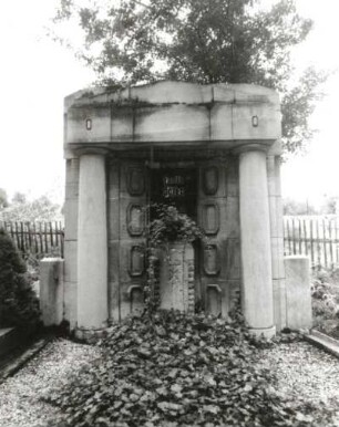 Grabmal der Familie Höfer