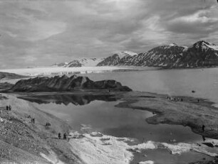 Passagiere auf Spitzbergen (HSDG-Spitzbergenfahrt der Monte Cervantes Leonhardt 1928)