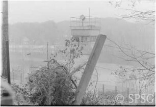 Ufer Babelsberg mit Wachturm - Blickrichtung Klein Glienicke