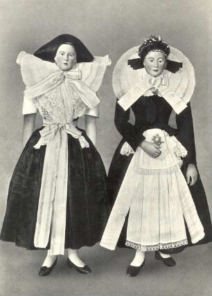 Niedersorbische Braut und Brautjungfer aus Burg : Kleidung - niedersorbische Tracht. Ort: Bórkowy / Burg-Spreewald. Braut und Brautjungfer aus Burg.