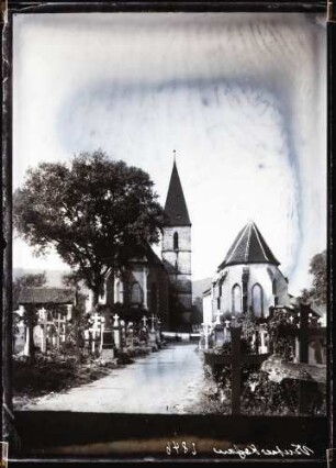 Pfarrkirche mit Barbarakapelle und Hriedhof