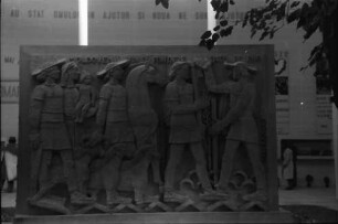 Bukarest: Vier Reliefs von Grosu Christea