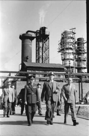Ploesti: Gruppen bei der Führung durch die Raffinerie Vega