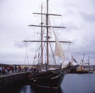 Großbritannien. Penzance. Hafen. Ansicht mit Segelschiff