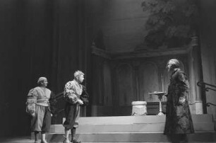 Szenenbilder aus der Komödie "Viel Lärm um nichts" von William Shakespeare im Theater am Schiffbauerdamm in Berlin