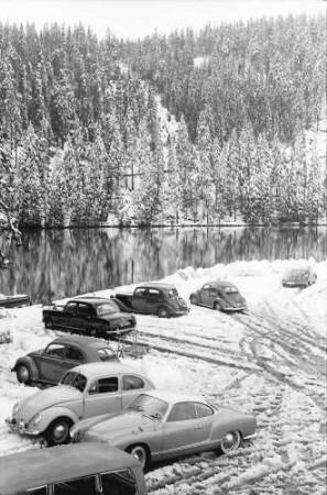 Mummelsee: Parkplatz im Schnee am Mummelsee