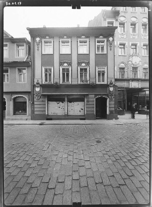 Meißen-Altstadt, Willy-Anker-Straße (Elbstraße) 14. Wohnhaus mit Laden (2. H. 19. Jh.). Straßenfront