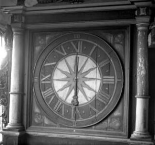 Uhr aus dem Chor der ehemaligen deutschen Kirche