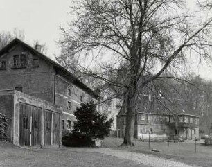 Neusalza-Spremberg, Knopffabrik : Neusalza-Spremberg. Ehemalige Knopffabrik (bezeichnet 1799 (Nr. 22), 19. Jahrhundert), Talstraße 20/22. Eingangsseite (Nr. 22)