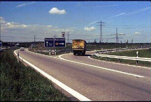 Einfahrt in Kreisel Nord (Heilbronn Richtung Hockenheim) von Nebenfahrbahn Ost (Heilbronn Richtung Mannheim)