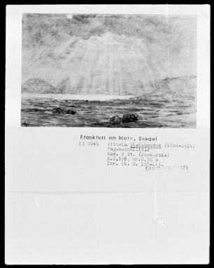 Bergsee mit Sonnendurchbruch durch schwere Regenwolke