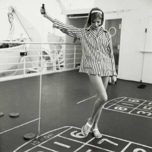 "Grace Line trip", Modeaufnahme, Modell Gunilla Riva (Mademoiselle)