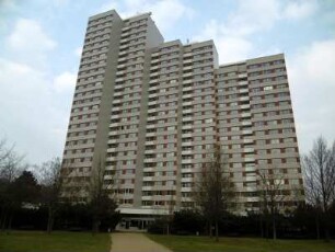Berlin: Hochhaus Platz der Vereinten Nationen 1-2