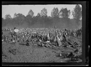 Biwak des 1. bayer. Infanterie-Regiments bei Fontenoy (Fontenoy-la-Joûte?, Dep. Meurthe-et-Moselle, Frankreich) III. Bataillonsfahne