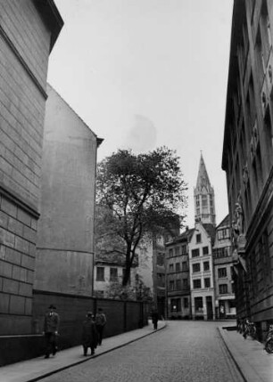 Hamburg-Altstadt. Blick in die Carienstraße 1937. Die Häuser wurden 1938 für den Bau des Pressehauses (heute Helmut-Schmidt-Haus) abgerisssen