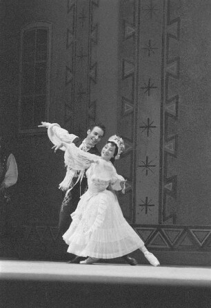 Szenenbilder aus dem Ballett "Coppelia" von L. Delibes, Libretto A. Saint-Léon und Ch. Nuitter, Deutsche Staasoper Berlin, Premiere 31.05.1956 : Ballett in drei Bildern