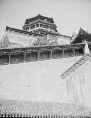 Reise nach China. Peking. Neuer Sommerpalast : Ansicht mit Wandelgang