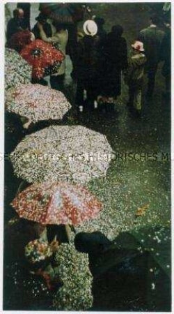 Konfetti auf Regenschirmen (Altersgruppe bis 14)
