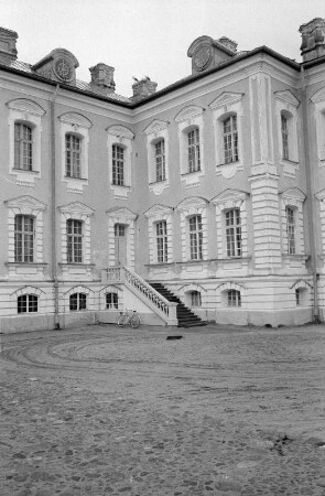 Lettland : In Lettland, Schloss Rundale mit Störchen