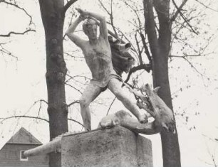 Denkmal mit Drachentöter