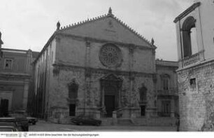Sant'Eustachio, Ostfassade