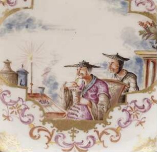 Service mit halbfigurigen Chinoiserien — Kat. Nr. 29: Doppelhenkelbecher mit Unterschale — Unterschale