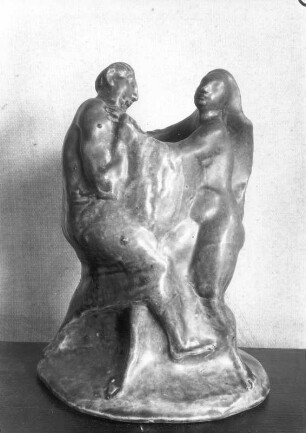 Faun und Nymphe & Tanzendes Paar : Faun und Nymphe (Tanzendes Paar). Mutz-Keramik; H. 18,2 cm (1903/1904; E. Barlach). Güstrow: Atelierhaus am Inselsee