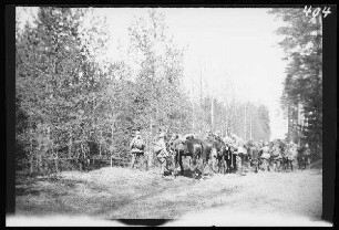 bei Schmalleningken (=Smalininkai, Litauen): Rast an einem breiten Waldweg ("Rast im Walde bei Schmalleningken")