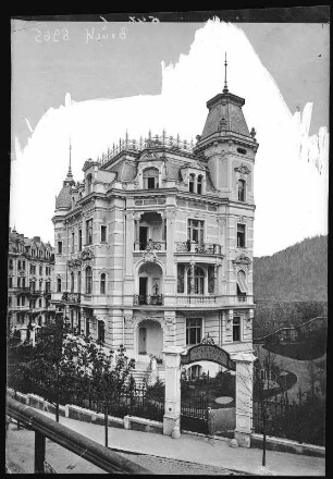 Karlsbad. "Splendid Villa" (1896-1898; Robert Příhoda) in Westend