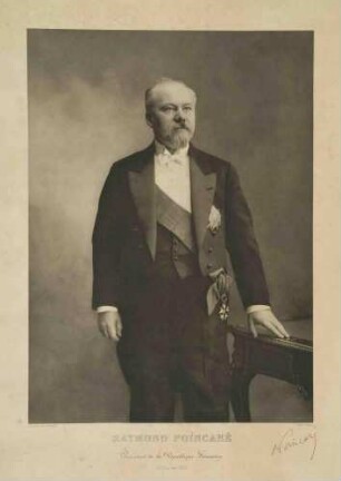 Raymond Poincaré, Präsident der Republik Frankreich, in Frack und Orden, Brustbild in Halbprofil