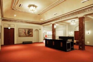 Stadttheater, ehemals Fürstlich Reußsches Theater — Foyer