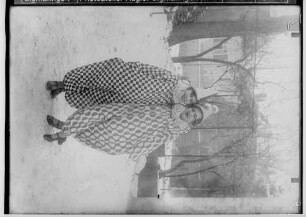 Fasnacht im Josefinenstift (Klösterle) 1929; Zwei als Clown verkleidete Narren