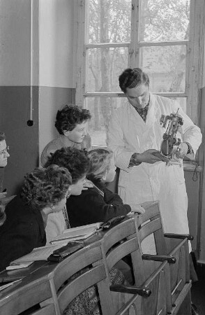 Schnittmodell eines Kolbens, Pionierleiterschule Altenburg