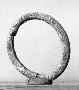 Armring mit spitzen Enden