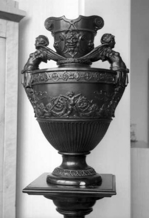 Schwarze Vase