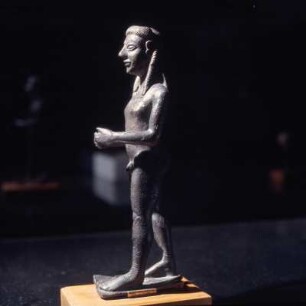 Samos, Archäologisches Museum Vathi. Kleiner Bronze-Kuros, 6. Jh., Votiv aus dem Heraion. E70