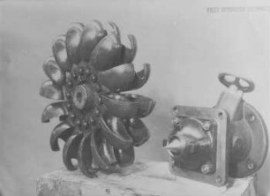 Freistrahlrad und Düse, Fritz Neumeyer, München : Technikgeschichte | Maschinenbau | Kraftmaschinen | Wasserkraftmaschinen