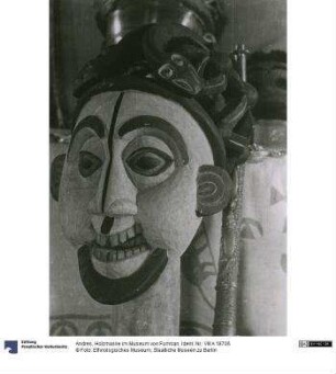 Holzmaske im Museum von Fumban