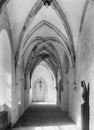 Schloss & Ehemaliges Benediktinerkloster