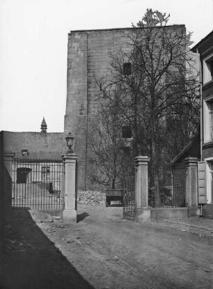 Schloss Burbant — Tour de Burbant