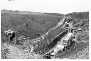 Drachenlochbrücke, km 152,933 Die Brücke wurde 1935 - 1937 gebaut, 1945 gesprengt und 1949/50 wieder aufgebaut.