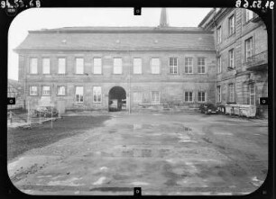 Heilbad Heiligenstadt, Friedensplatz 8. Schloß (Landratsamt, 1736-1738; J. C. Heinemann). Hofansicht von Norden