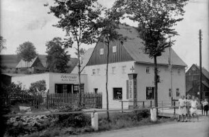 Tankstelle und Reparaturwerkstatt Martin Bergelt : Handwerksbetrieb bis etwa 2010; zu DDR-Zeiten Vertragswerkstatt für MZ