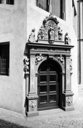 Freiburg i. Br.: Basler Hof: Portal im Treppenturm