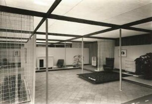 Dresden. IV. Deutsche Kunstausstellung, 28.9.1958-25.1.1959. Raum für Industrieformen. Raumaufnahme